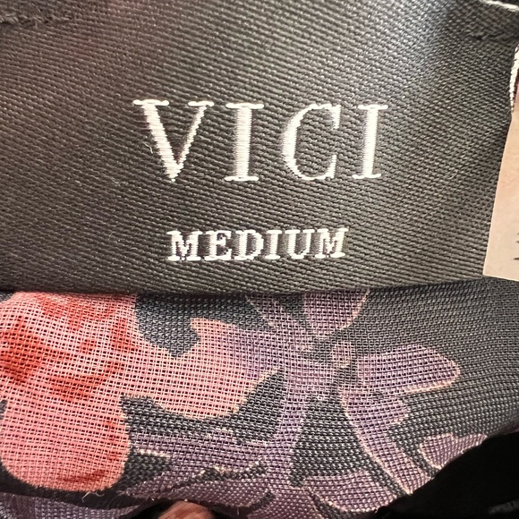 VICI floral velvet burnout dress size medium never worn ruffle detail - Picture 8 of 8